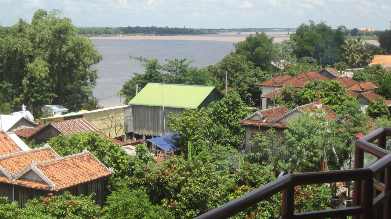 Phalla Riverside Hotel Kampong Cham Exterior photo